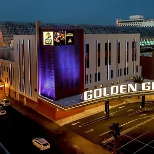 3* מלון Golden Gate Casino